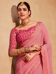 ساري نسائي من قماش جورجيت وردي مطرز بخيوط الزري، بتصميم أنيق، مع قطعة بلوزة.