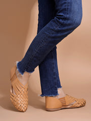 شوتوبيا - حذاء ذو مقدمة مستديرة بلون بني فاتح للنساء والفتيات