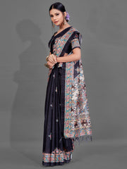 ساري نسائي من الحرير المانيبوري الأسود مطبوع رقميًا بتصميم أنيق مع قطعة بلوزة