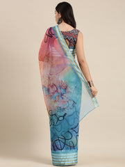 ساري نسائي من الأورجانزا الأزرق مطبوع رقميًا، مستوحى من إطلالات المشاهير، مع قطعة بلوزة.