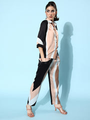 طقم نسائي من الساتان الأسود والبيج، يتكون من قميص وبنطال