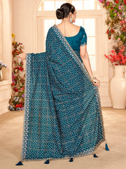 ساري نسائي من حرير فيتشيترا الأزرق مزين بتطريزات، مع قطعة بلوزة.