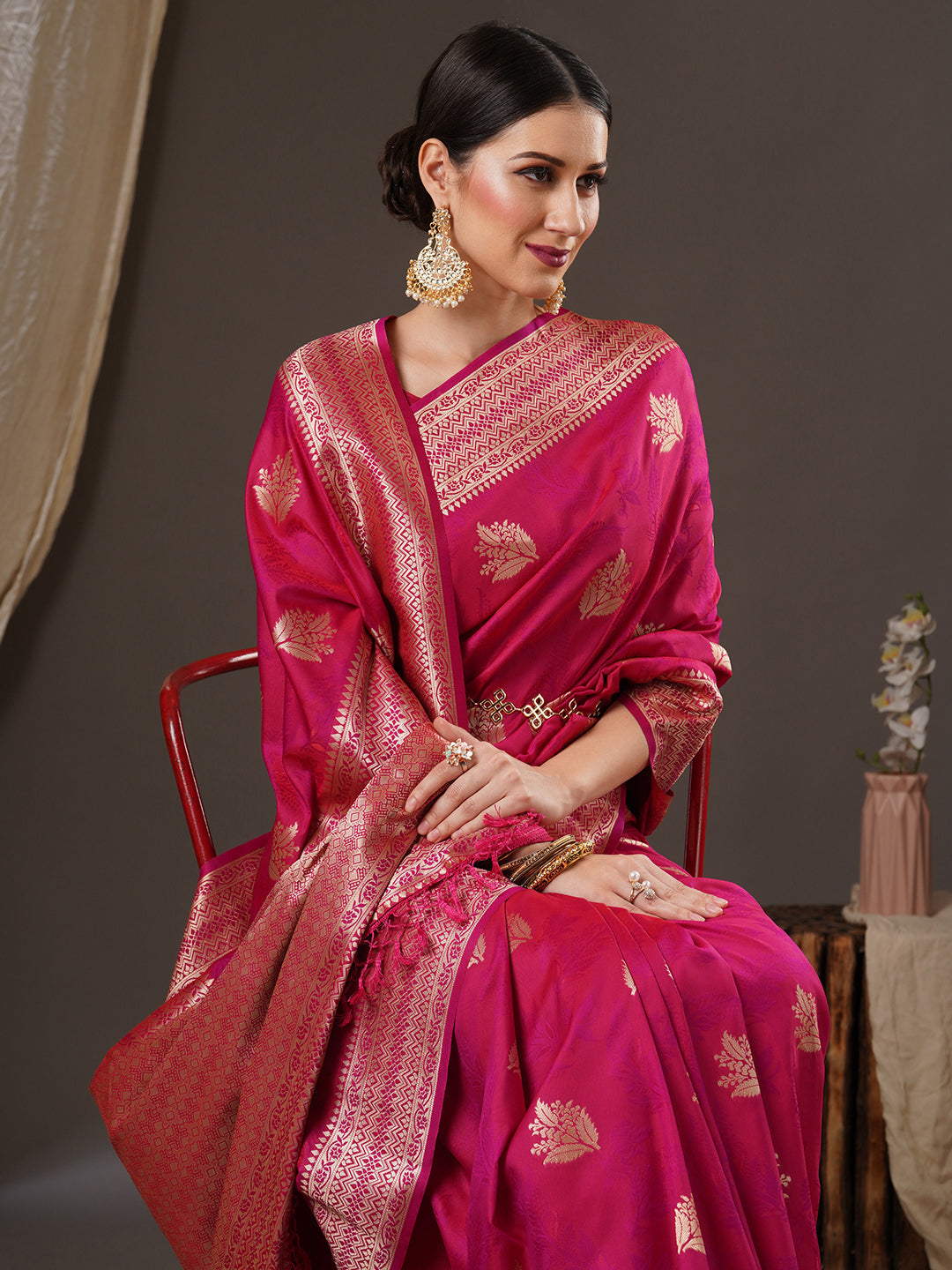 Women's Silk Blend Pink WovenDesign DesignerSaree With Blouse Piece