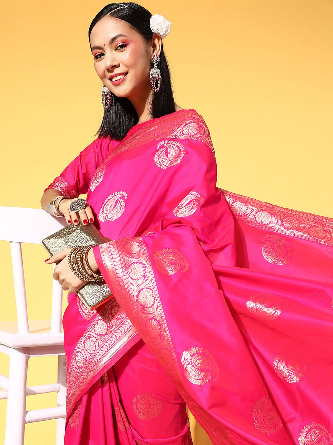 Women's Silk Blend Pink WovenDesign CelebritySaree With Blouse Piece