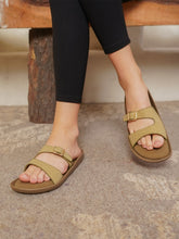 أحذية مسطحة مفتوحة من الأمام سهلة الارتداء، مناسبة للإطلالات الكاجوال