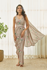 فستان ساري بني موكا منقط