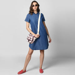 فستان قميص نسائي أزرق من الدنيم بأزرار أمامية