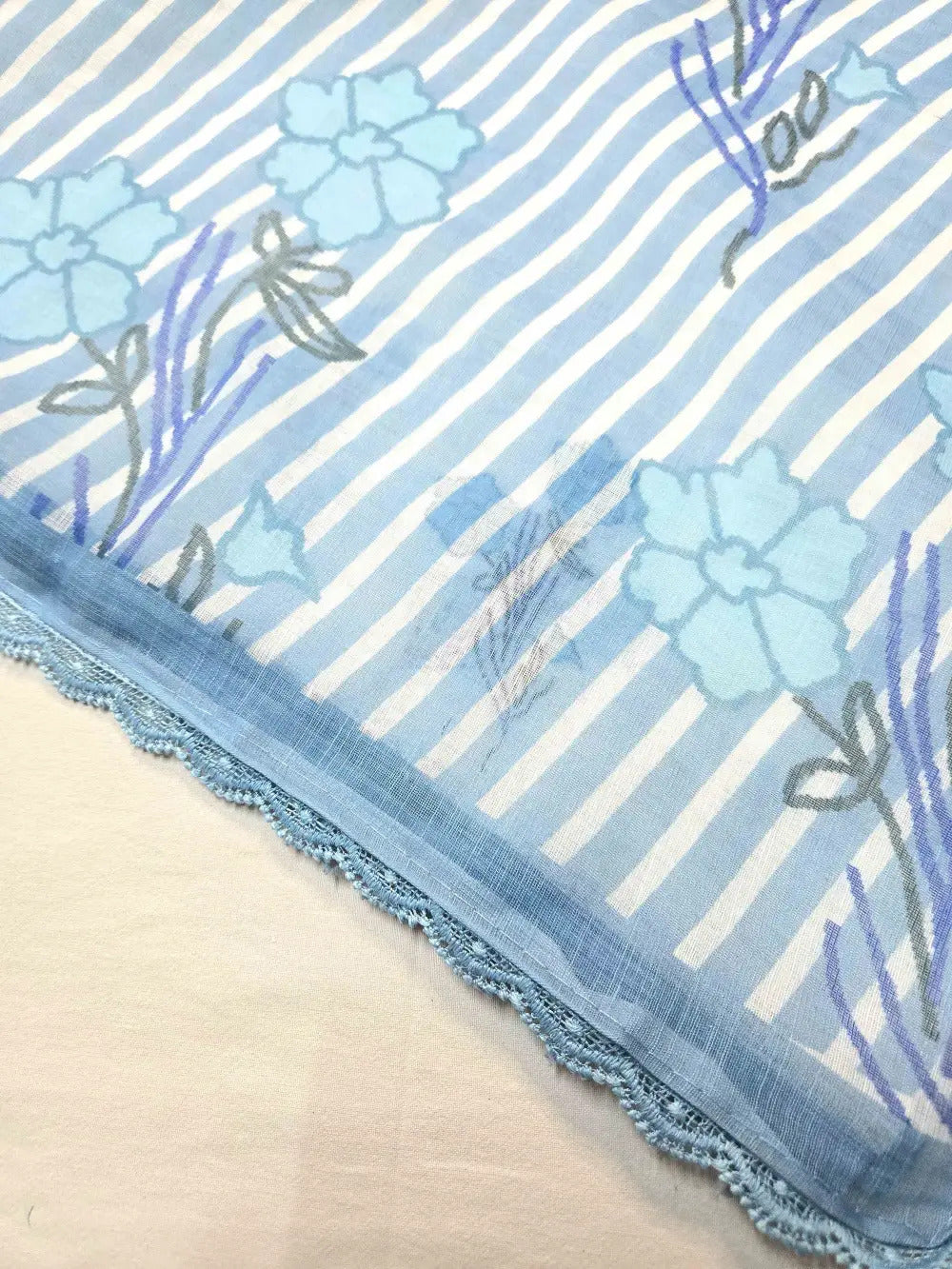 Soft-linen-saree-with-shaded-style-prints-bluecrochet