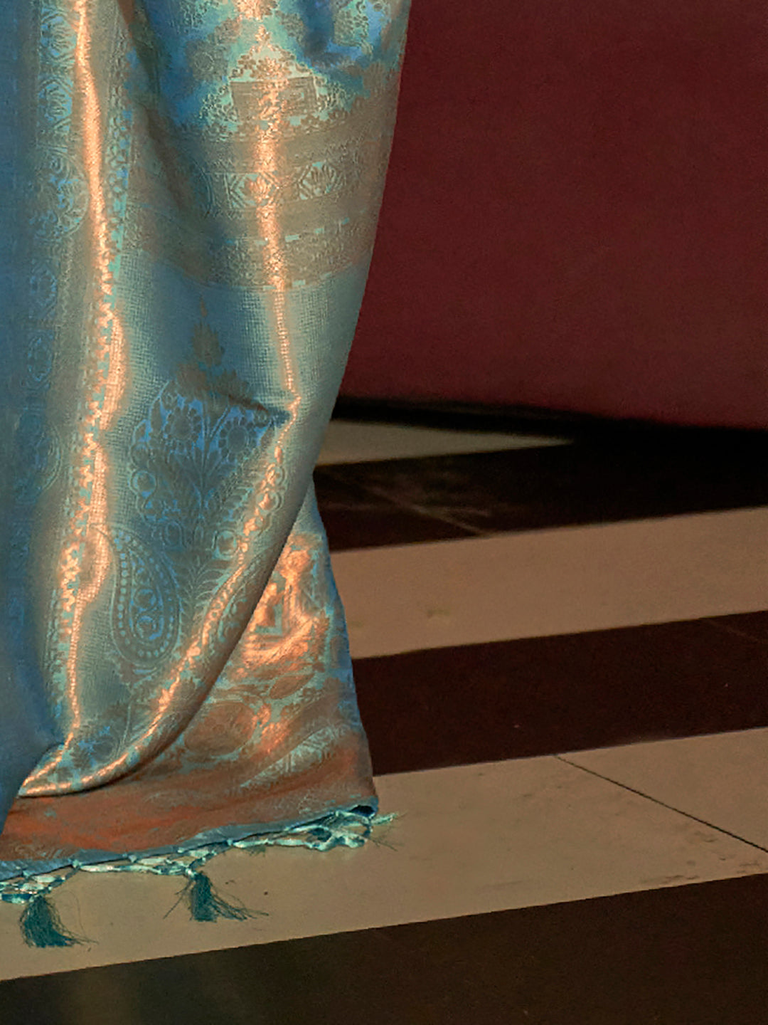 Women's Silk Blend Tealblue WovenDesign HandloomSaree With Blouse Piece