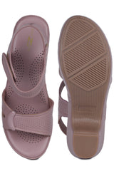 صندل أنيق وعصري بكعب عريض بارتفاع 2 بوصة، مزود بحلقة للكاحل ومقدمة مستديرة.