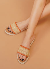 أحذية مسطحة مفتوحة من الأمام سهلة الارتداء، مناسبة للإطلالات الكاجوال