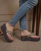 صندل كاجوال أنيق بكعب إسفيني 3 بوصات، مفتوح من الخلف، مقدمة دائرية