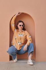 قميص برتقالي فاتح