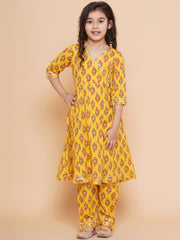 Placement Print Three-Fourth Sleeves Knee length Cotton Kurta With Trouser - Yellow