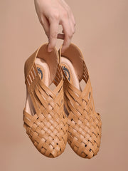 شوتوبيا - حذاء ذو مقدمة مستديرة بلون بني فاتح للنساء والفتيات