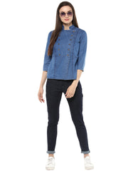 بلوزة نسائية من الدنيم بصفين من الأزرار