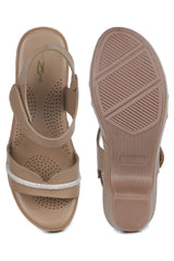 صندل أنيق وعصري بكعب عريض بارتفاع 2 بوصة، مزود بحلقة للكاحل ومقدمة مستديرة.