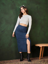 تنورة نسائية من جلد الغزال الأزرق بفتحة جانبية