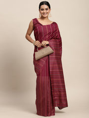 ساري نسائي من حرير بهجالبوري مطبوع باللون الأرجواني، مستوحى من إطلالات المشاهير، مع قطعة بلوزة.