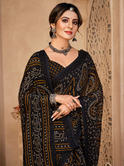 ساري نسائي أسود مطبوع من الشيفون بتصميم أنيق مع قطعة بلوزة