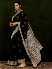 ساري نسائي أسود مطبوع من حرير بهجالبوري مع قطعة بلوزة