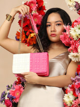 حقيبة كتف بغطاء متباين - أبيض ووردي