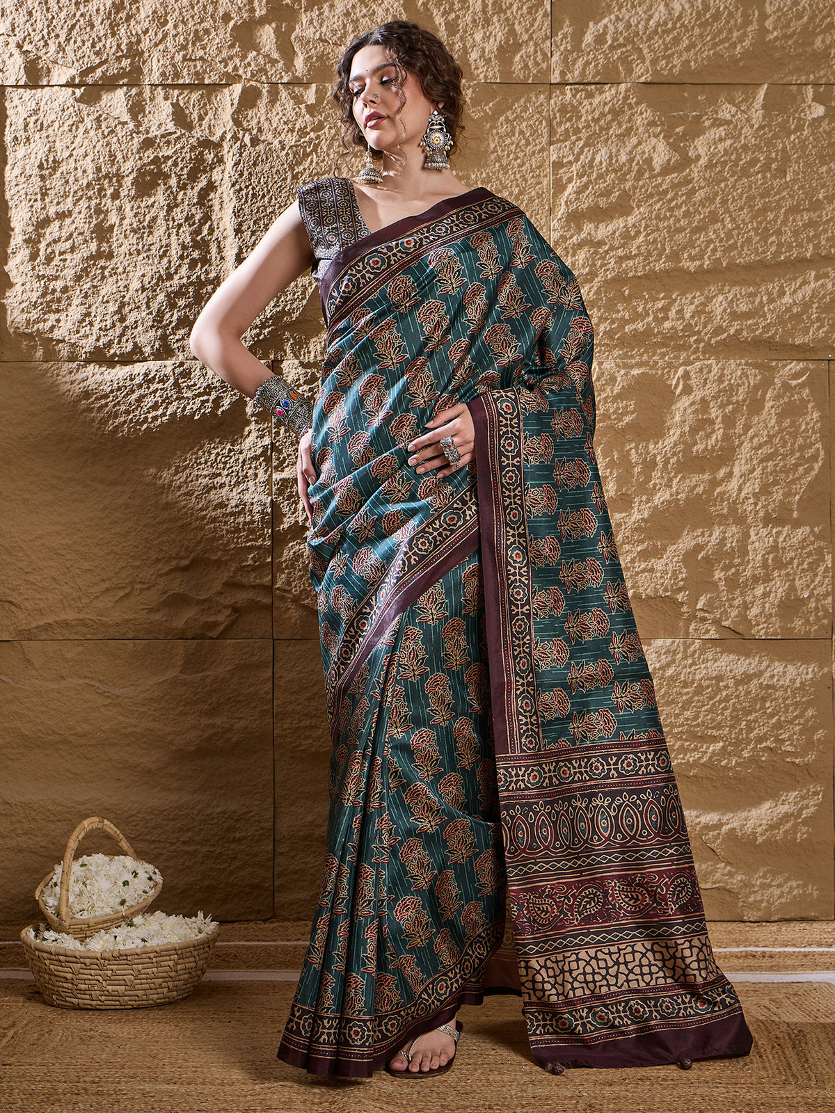 Women's Silk Blend Printed Designer Saree With Blouse Piece