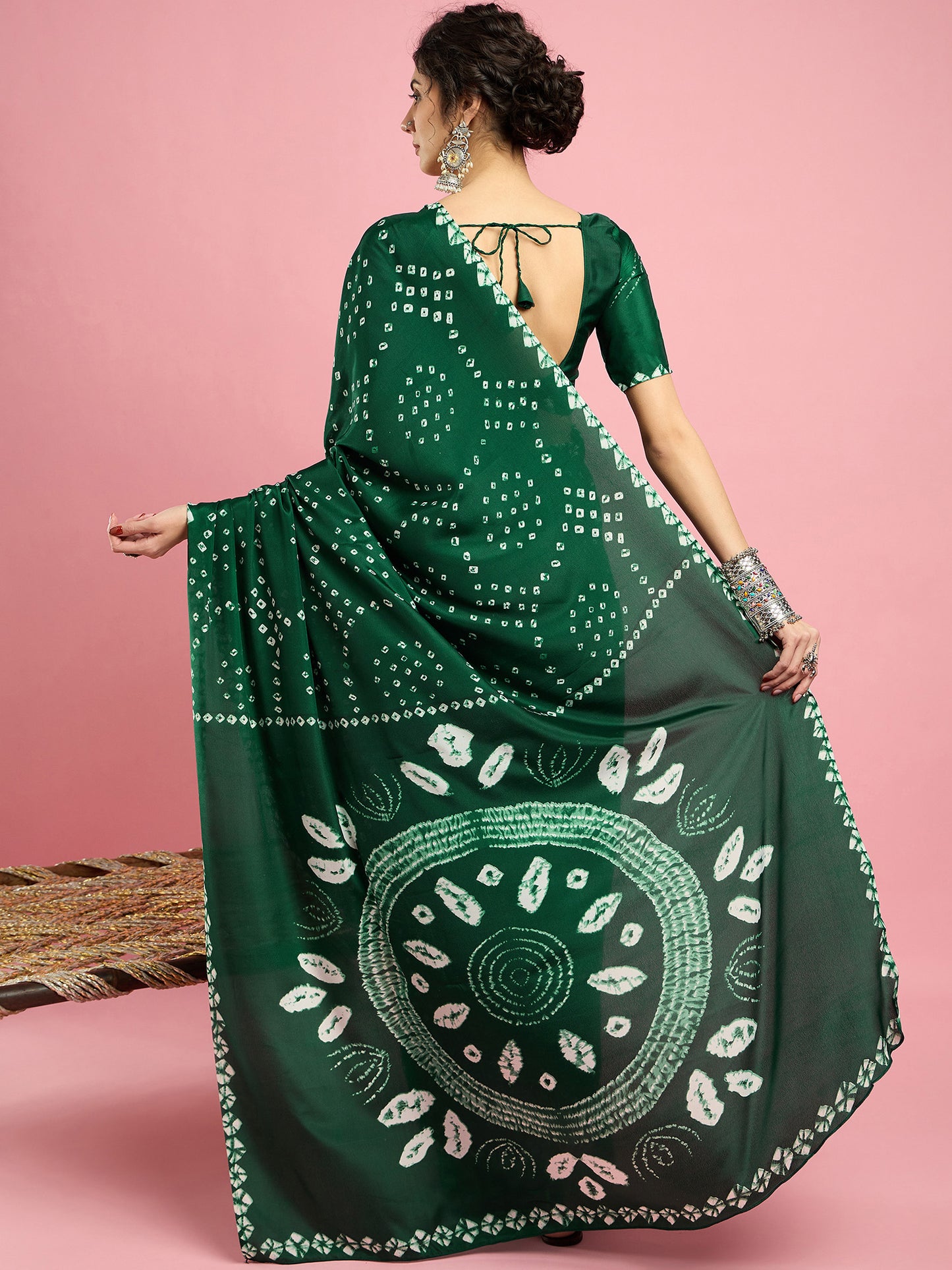 Women's Crepe Green Printed Designer Saree With Blouse Piece
