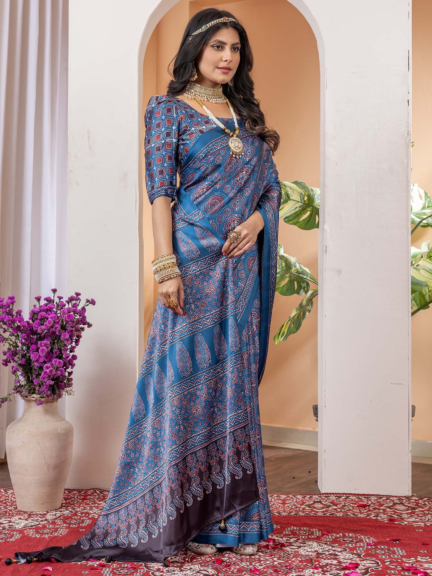 Women's Crepe Blue Digital Print Designer Saree With Blouse Piece