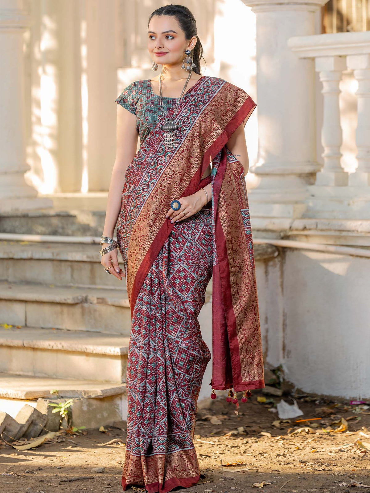 Women's Viscose Silk Brown Printed Designer Saree With Blouse Piece
