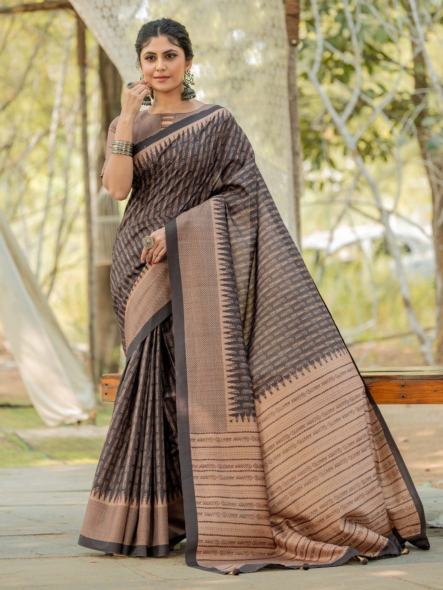Women's Silk Blend Black Printed Designer Saree With Blouse Piece