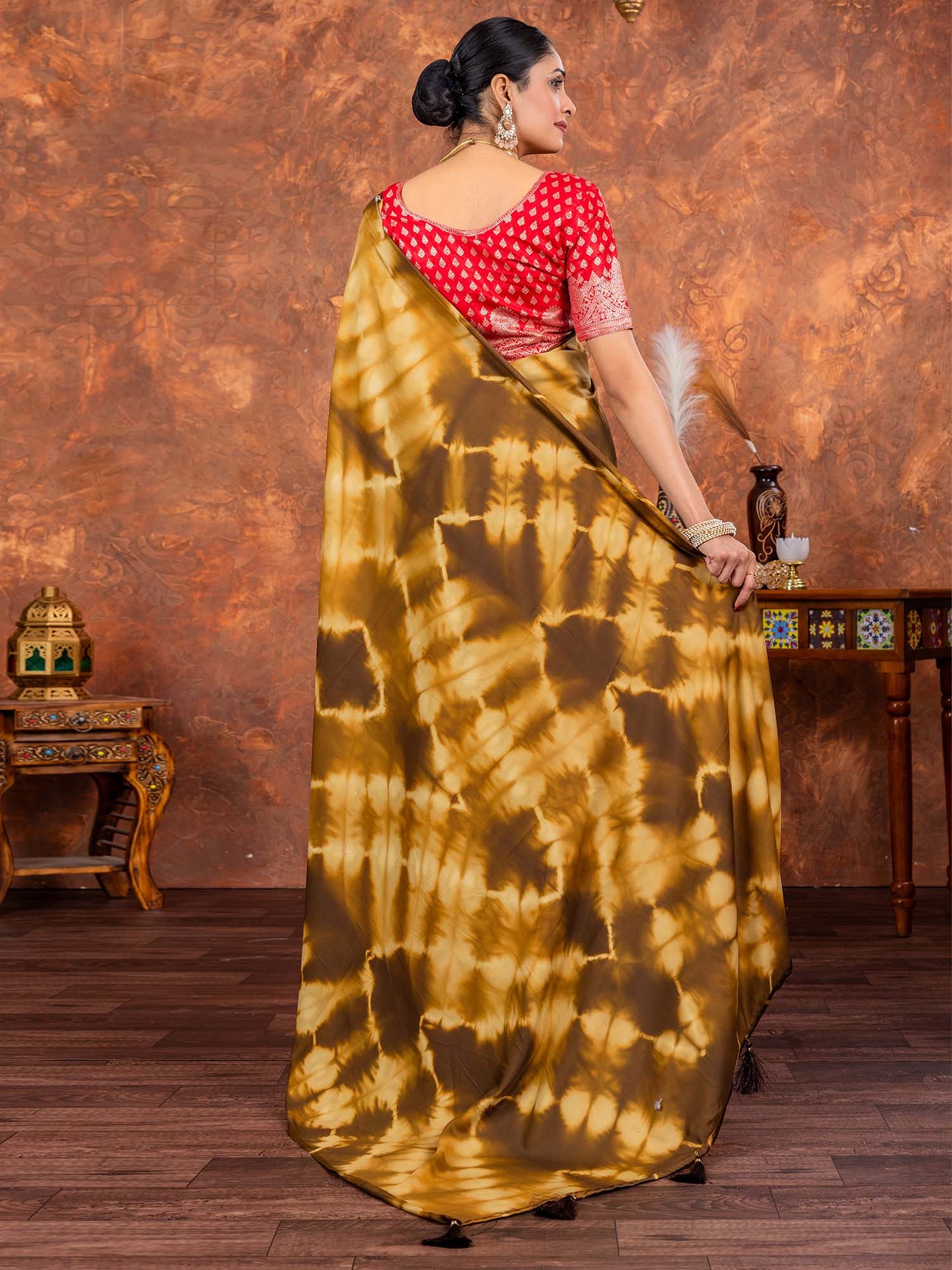 Women's Satin Silk Pink Printed Designer Saree With Blouse Piece
