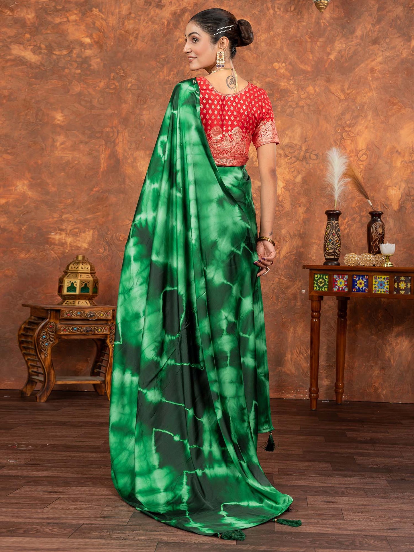 Women's Satin Silk Magenta Printed Designer Saree With Blouse Piece