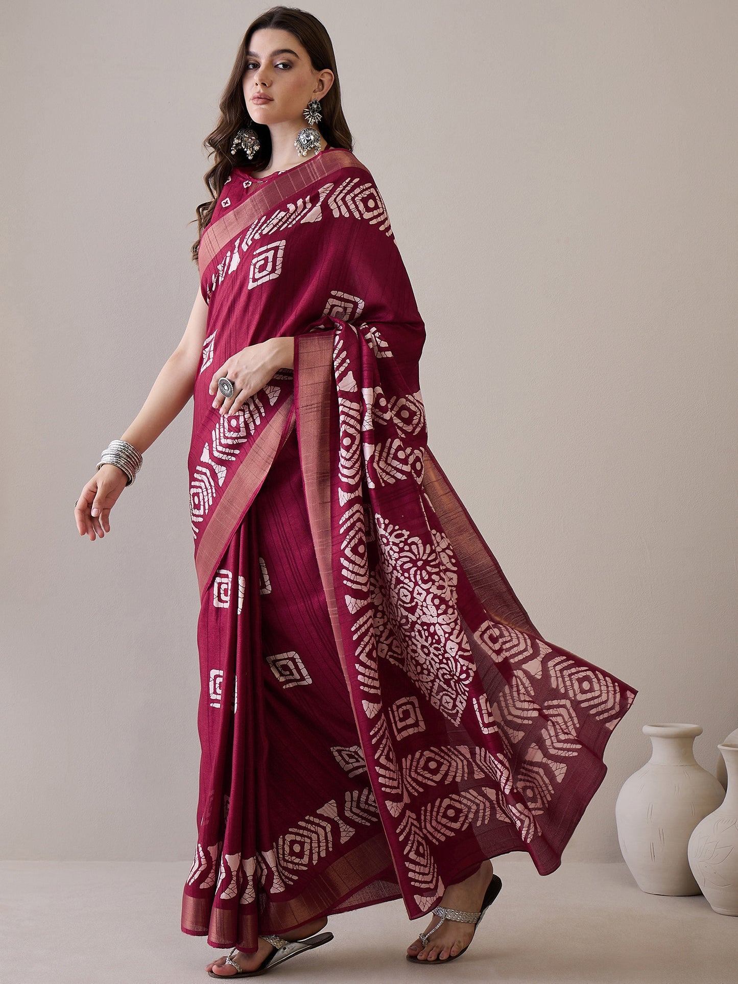 Women's Silk Blend Magenta Printed Designer Saree With Blouse Piece