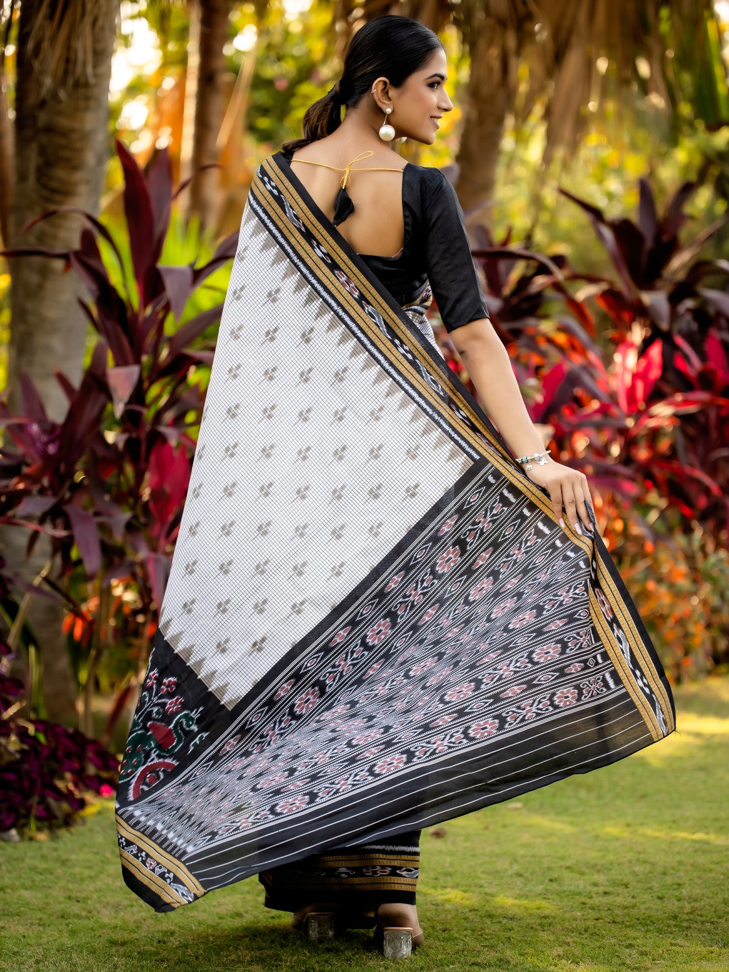 Women's Bhagalpuri Silk Off White Printed Designer Saree With Blouse Piece