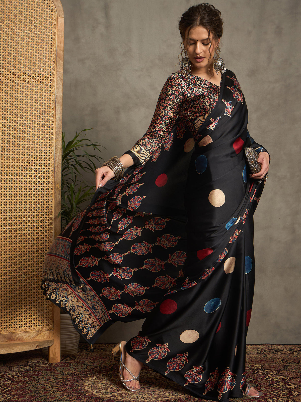 Women's Pure Crepe Black Printed Designer Saree With Blouse Piece