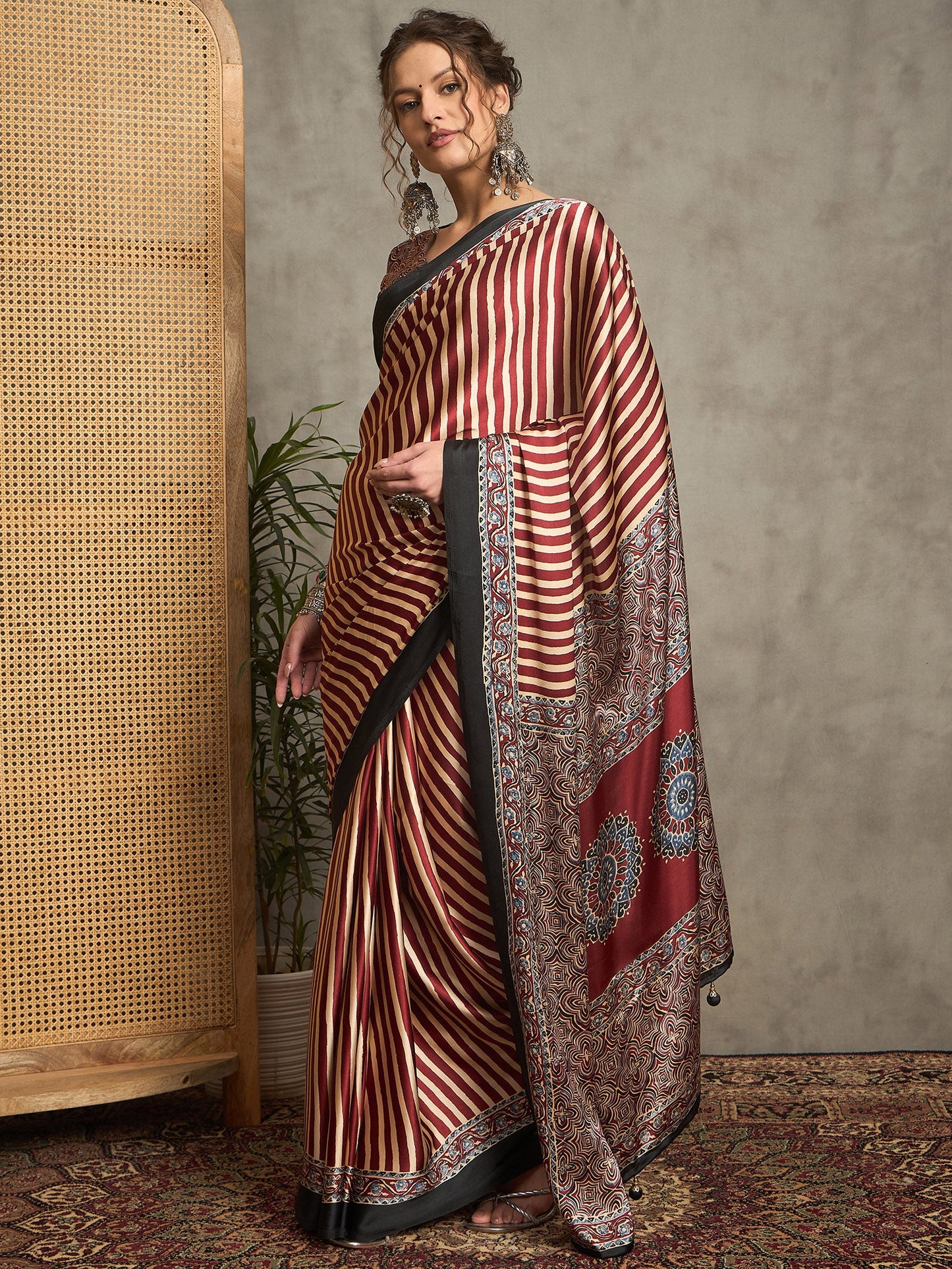 Women's Pure Crepe Black Printed Designer Saree With Blouse Piece