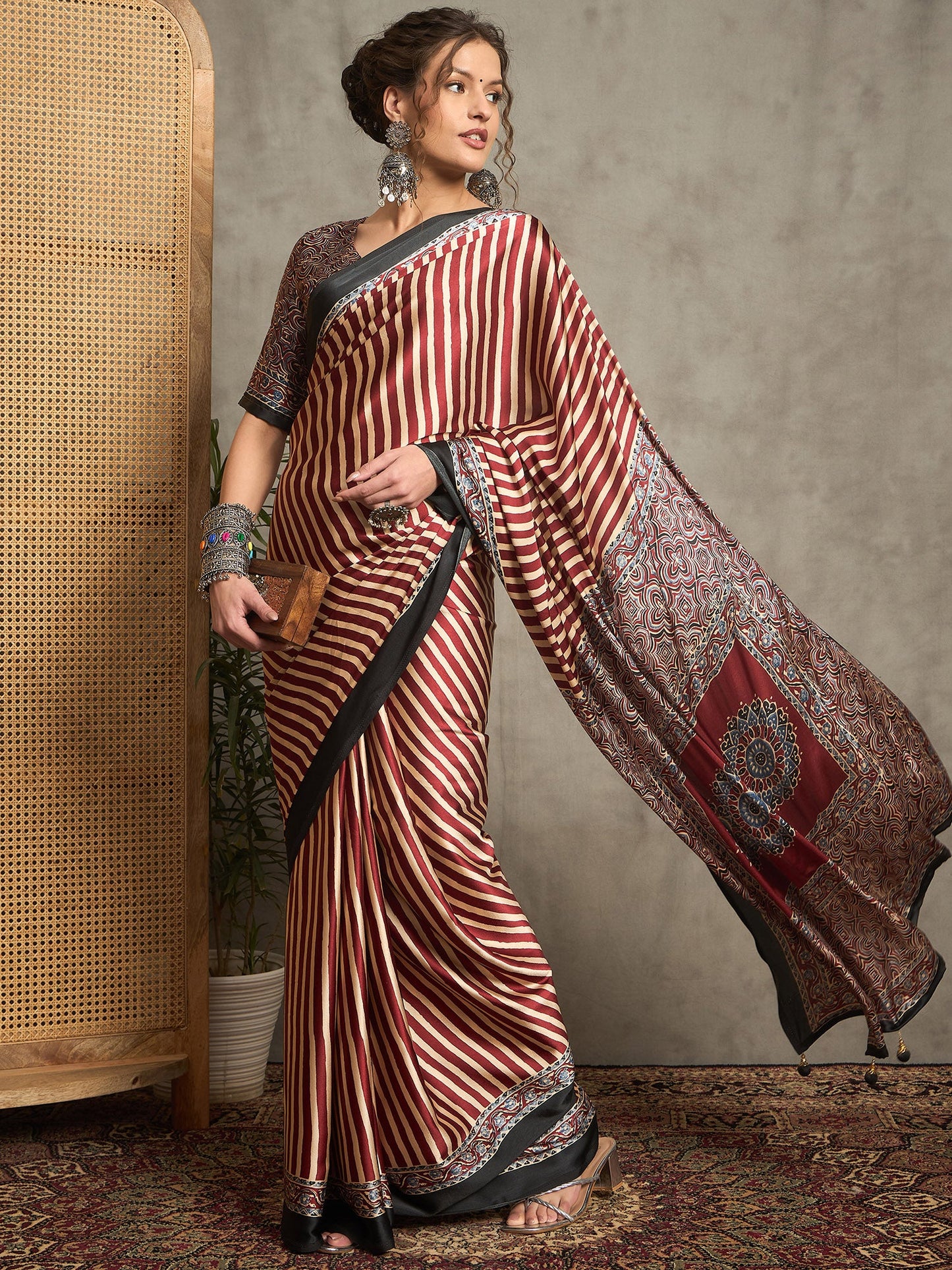 Women's Pure Crepe Black Printed Designer Saree With Blouse Piece