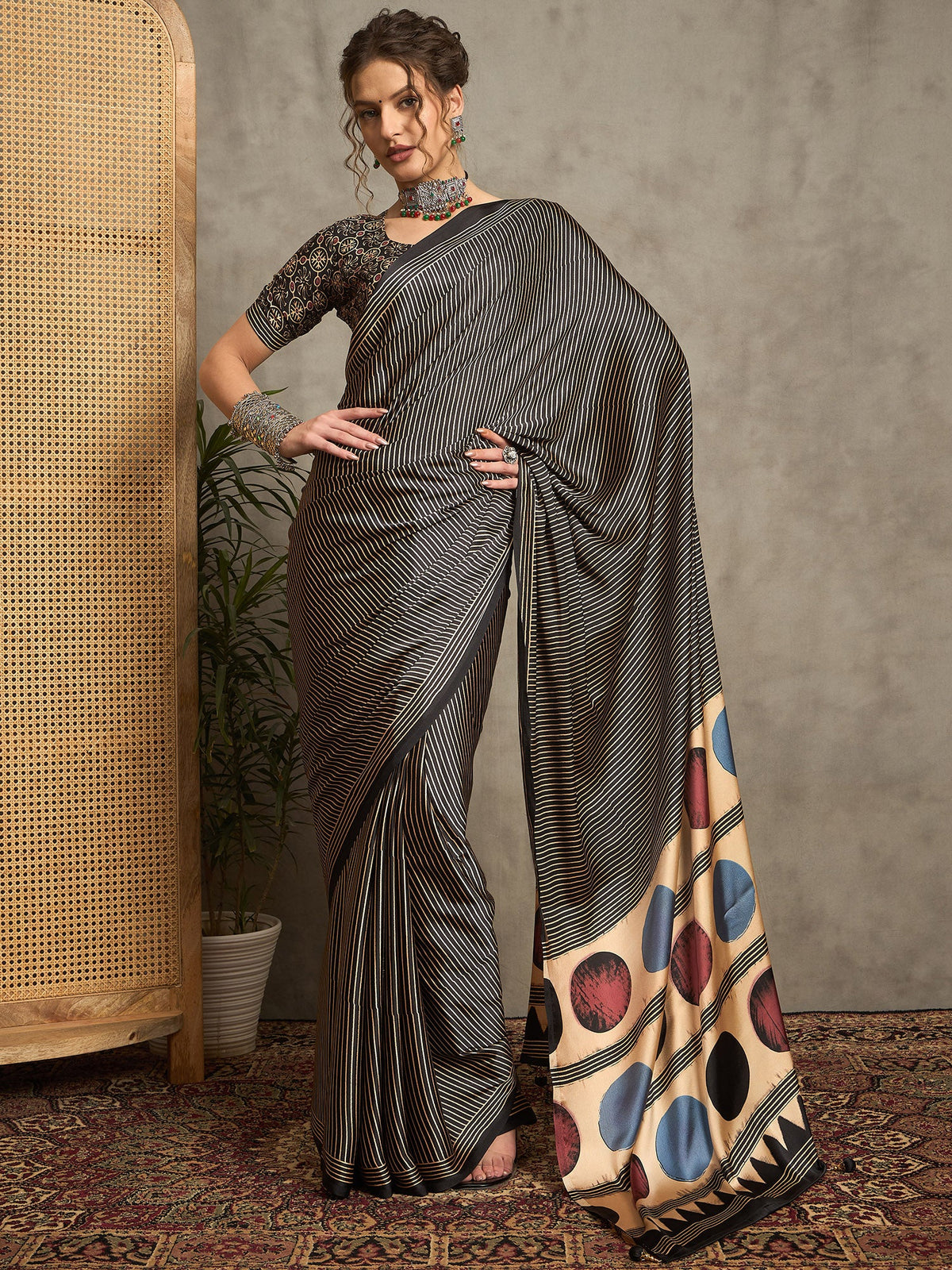 Women's Pure Crepe Black Printed Designer Saree With Blouse Piece