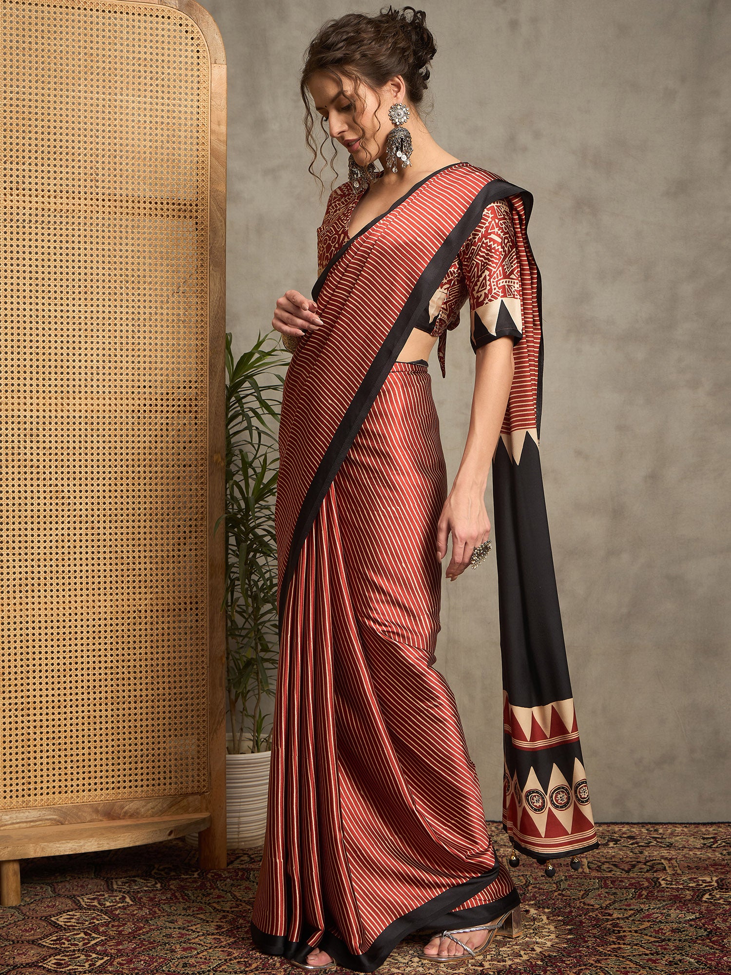 Women's Pure Crepe Maroon Printed Designer Saree With Blouse Piece