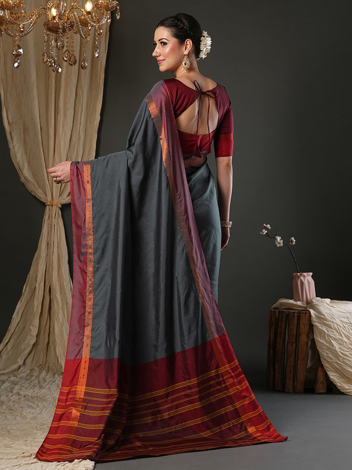 Women's Aura Silk Grey Woven Design Designer Saree With Blouse Piece