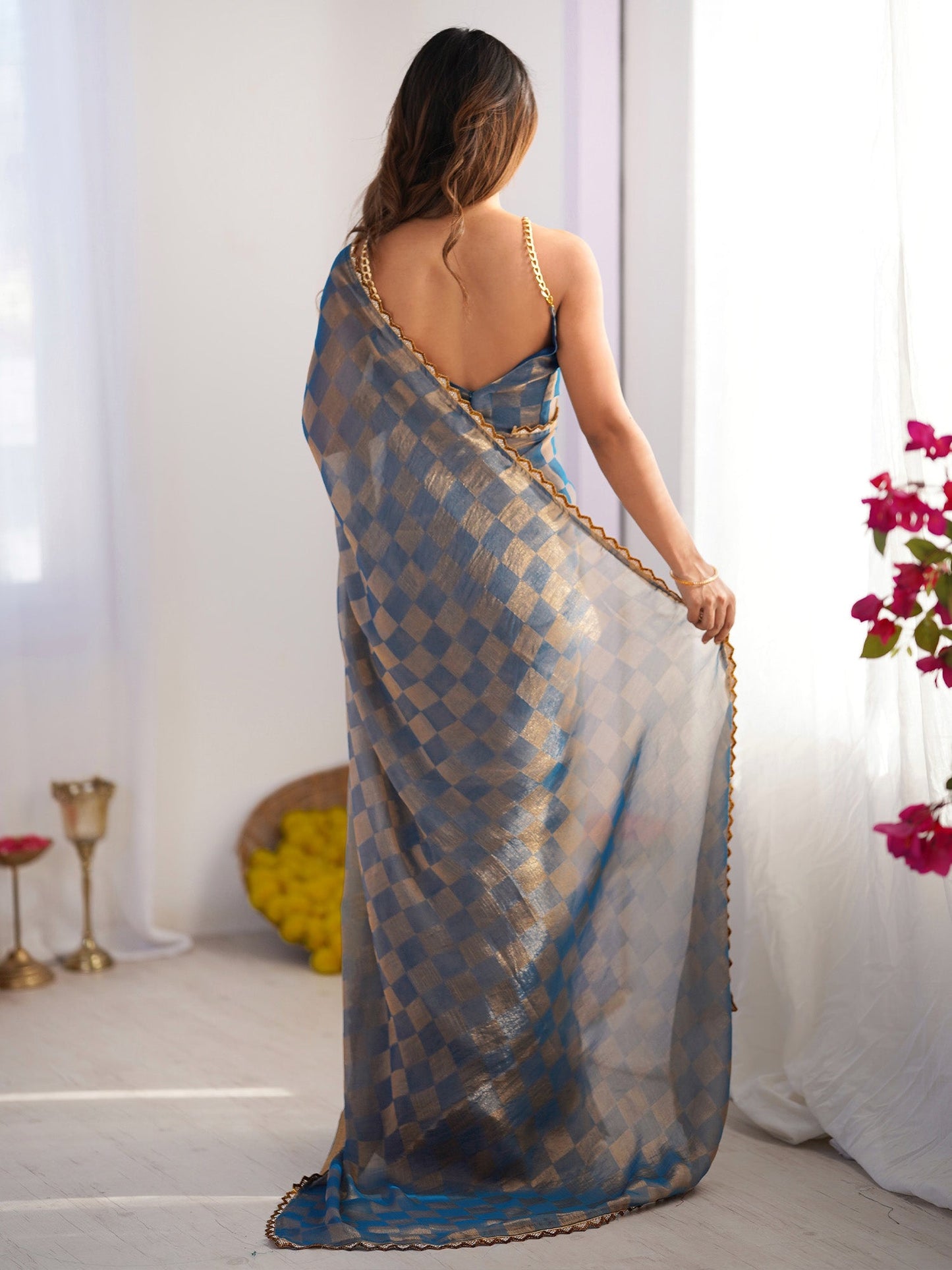 Women's Chiffon Purple Embellished Designer Saree With Blouse Piece