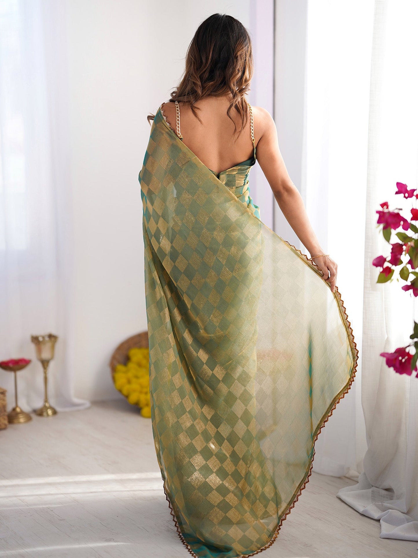 Women's Chiffon Purple Embellished Designer Saree With Blouse Piece