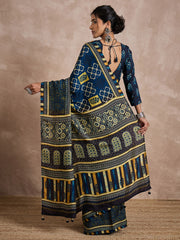 ساري نسائي من الفسكوز الحريري باللون الأزرق الداكن مطبوع بتصميم أنيق مع قطعة بلوزة