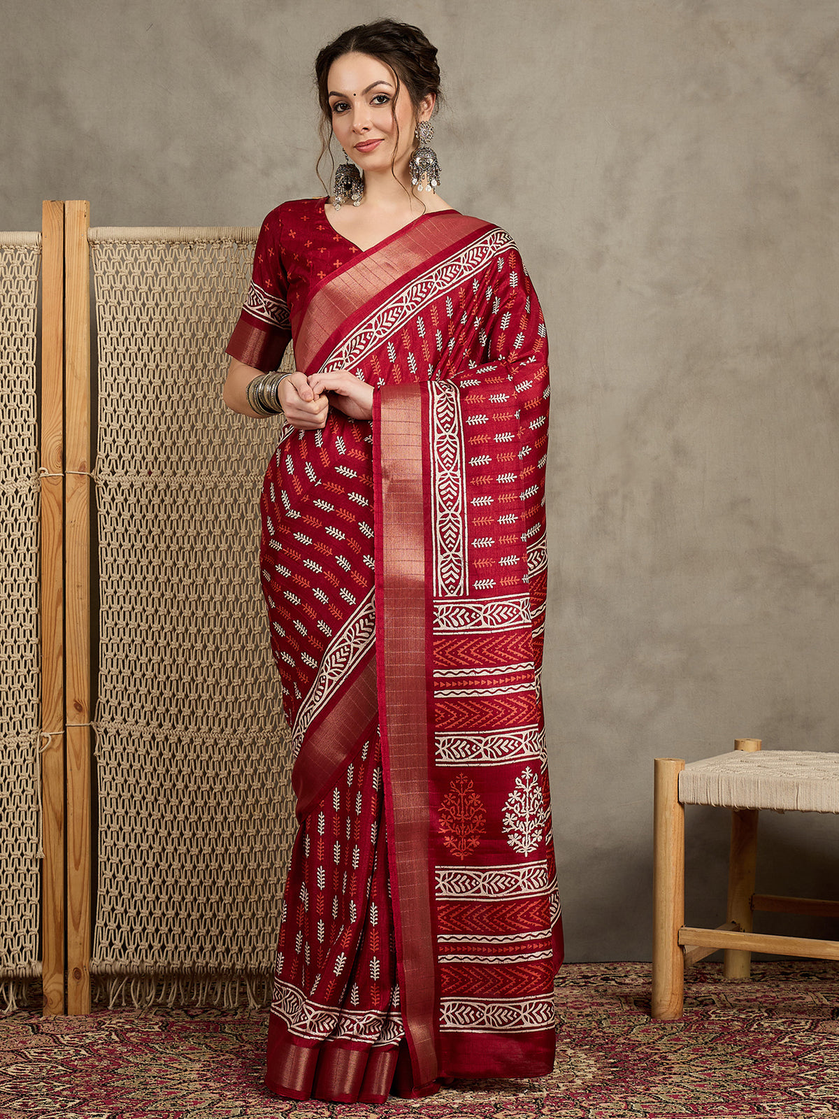 Women's Silk Blend Red Printed Designer Saree With Blouse Piece