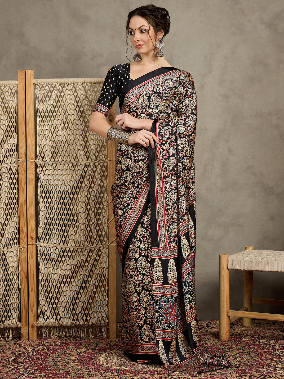 Women's Pure Crepe Printed Designer Saree With Blouse Piece