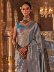 ساري نسائي من مزيج الحرير، أزرق فاتح، بتصميم منسوج، مع قطعة بلوزة