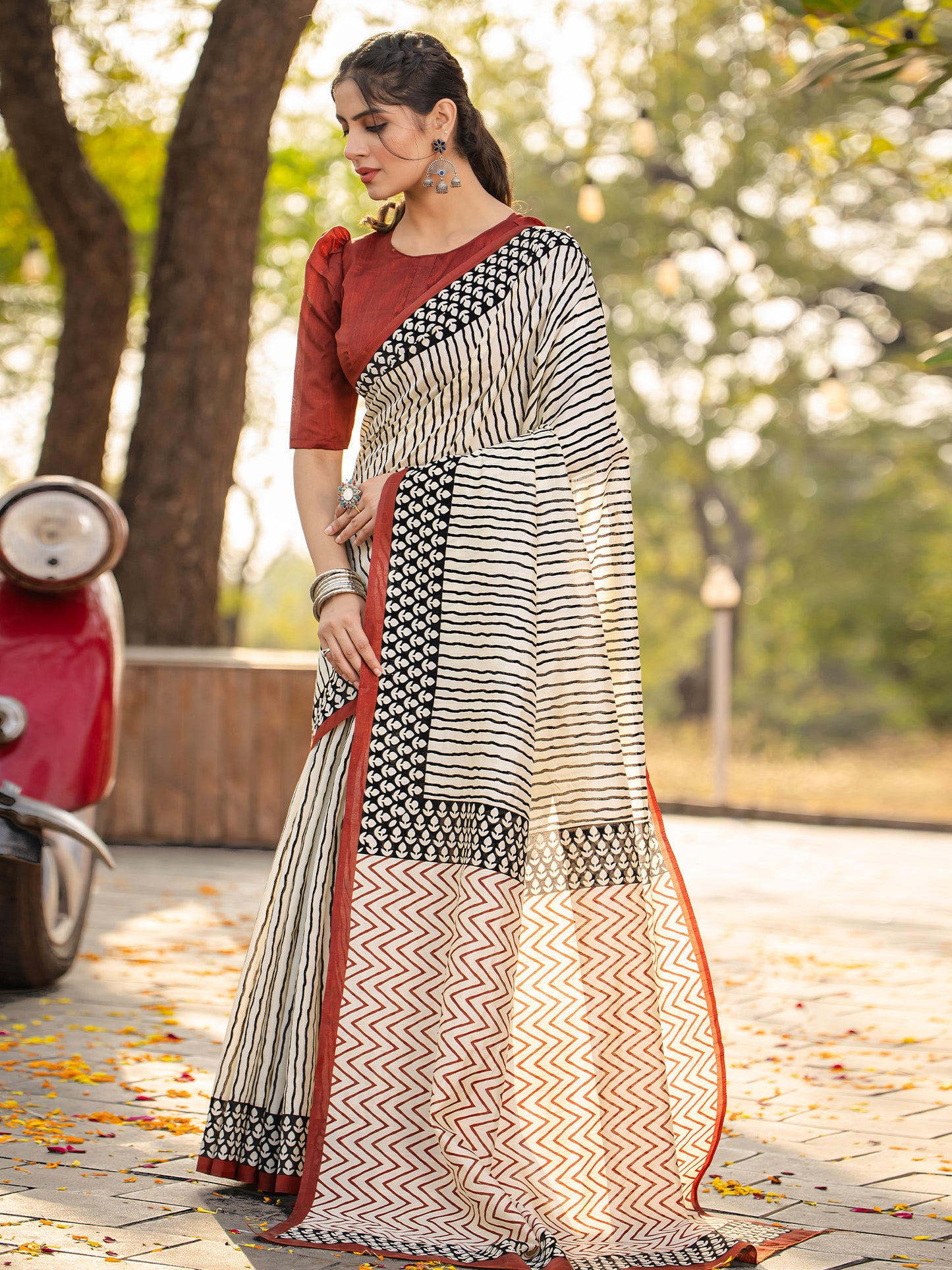 Women's Bhagalpuri Silk Off White Printed Designer Saree With Blouse Piece