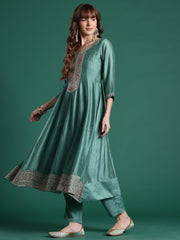 Lavender Embroidered Straight Kurta Trousers With Dupatta set