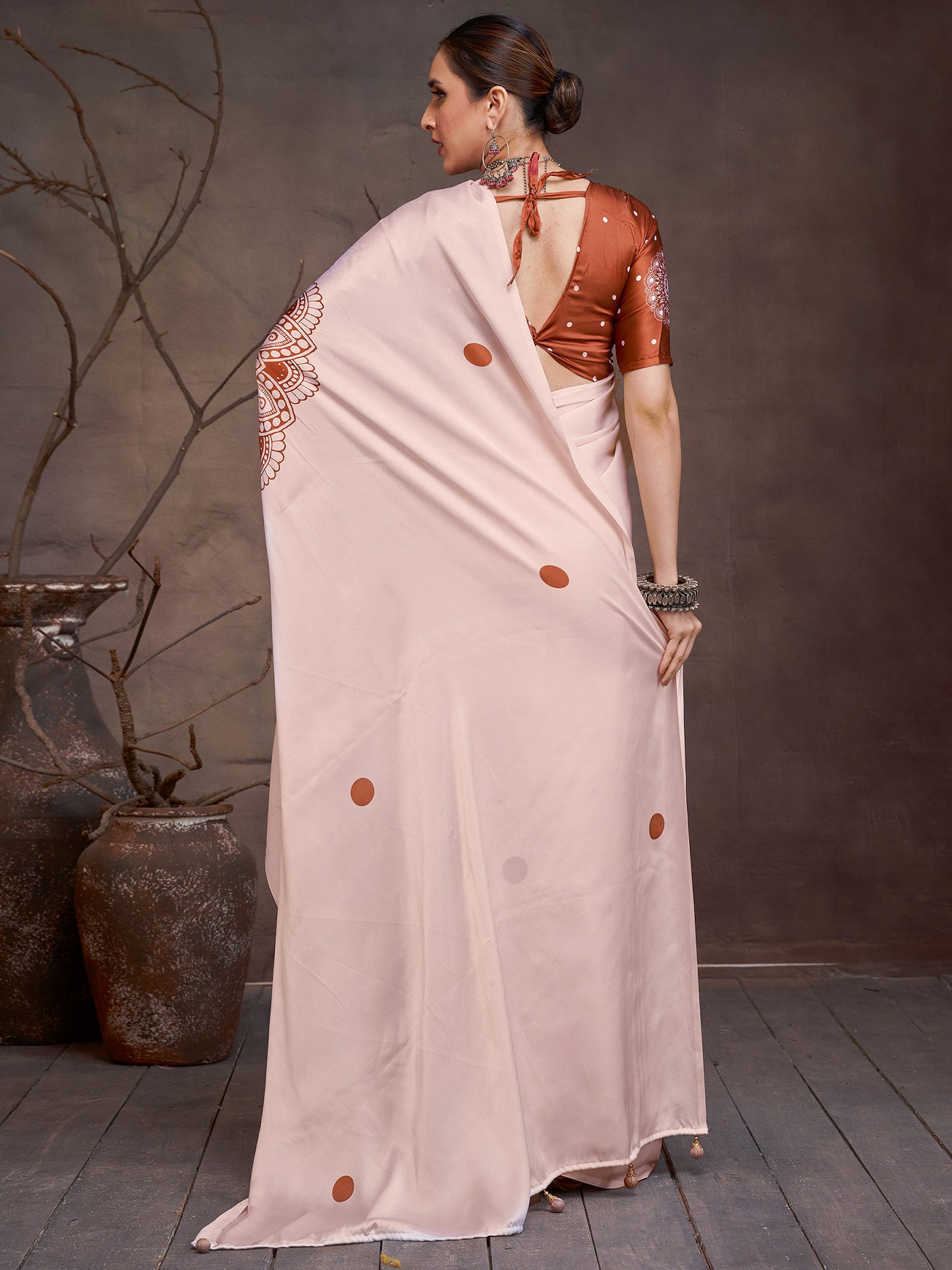 Women's Satin Cream Digital Print Designer Saree With Blouse Piece